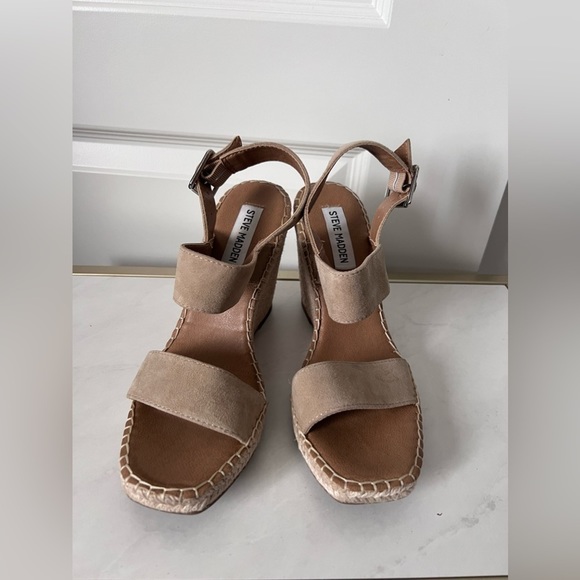 Steve Madden | Uri Buckle Espadrilles Wedge Heels in Tan Suede | Size 7.5 - Picture 4 of 7